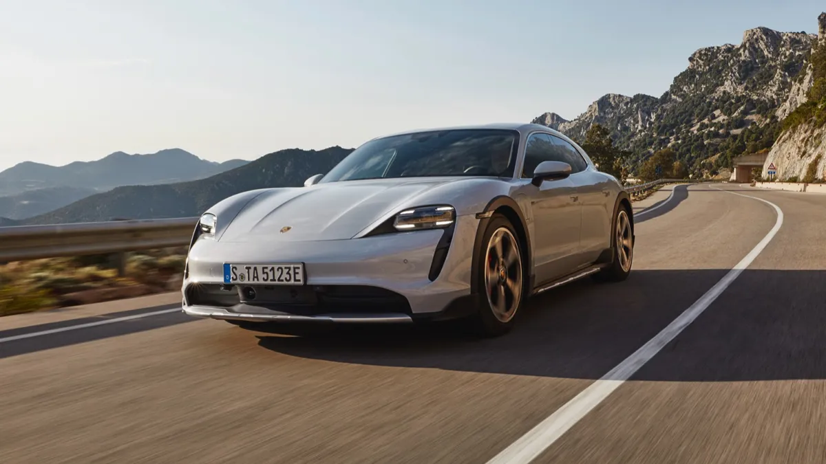 Electric porsche taycan deals 4s