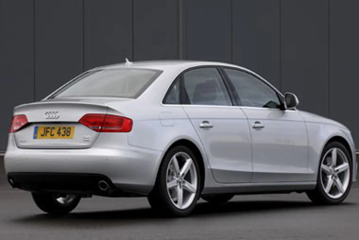 Audi A4 2.0 TDI SE  Company Car Reviews