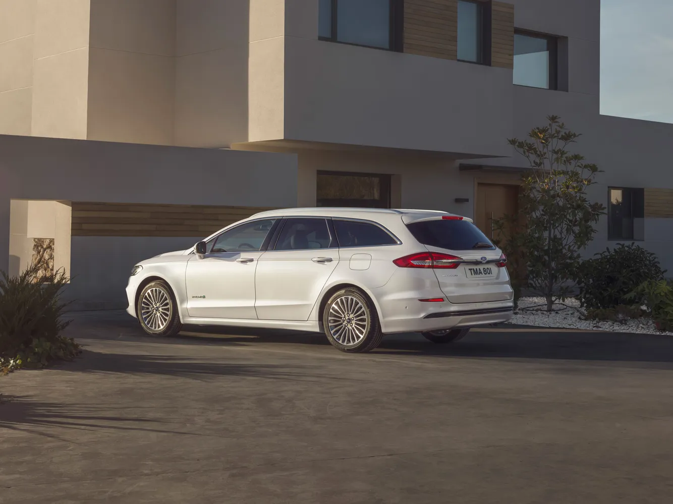 Ford Mondeo hybrid review (2014-2022)