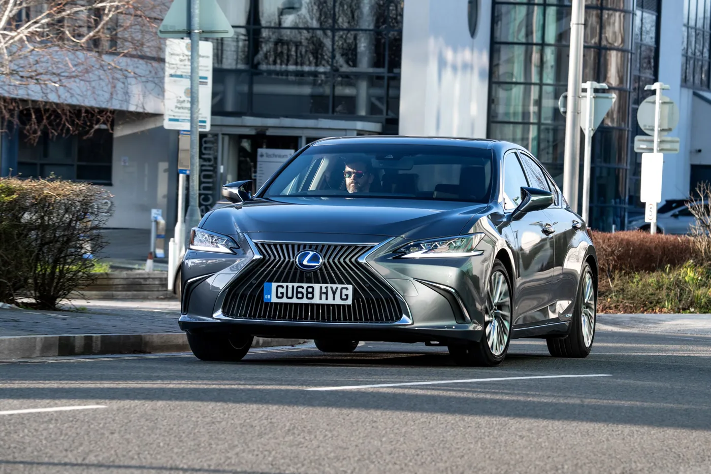 New Lexus ES prices specifications and CO2 emissions