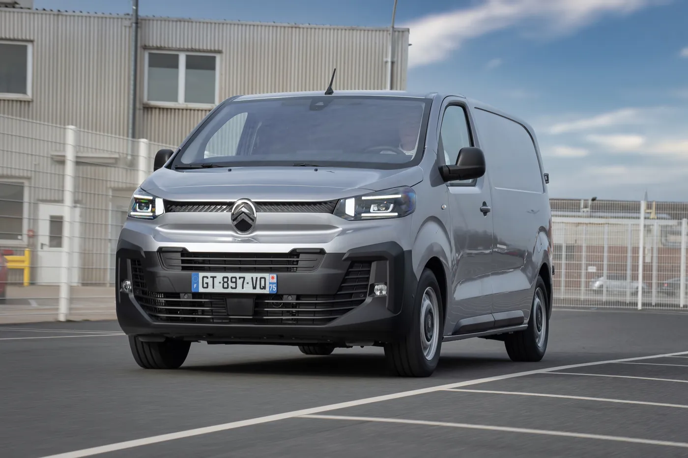 Citroen Dispatch and e-Dispatch review | Van reviews