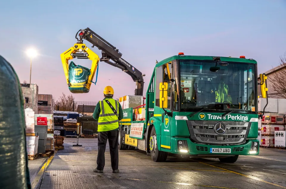 US' largest private freight carrier adds 12 electric semis to its fleet