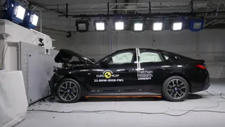 BMW i4 crash test