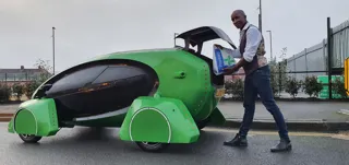 William Sachiti loads up a Kar-go delivery bot