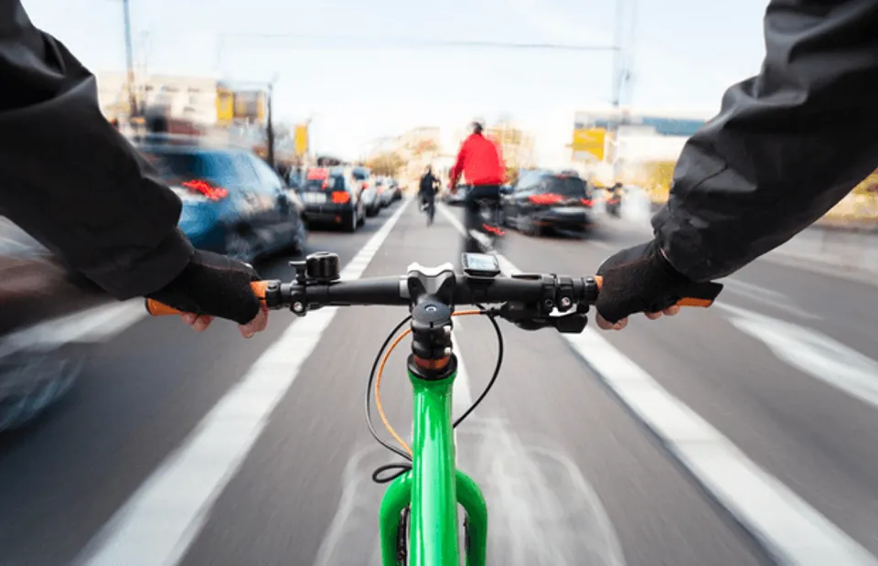 city cycling iStock-1143957198_David_Sch