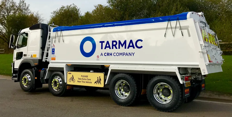 Tarmac Truck fitted with PeoplePanels