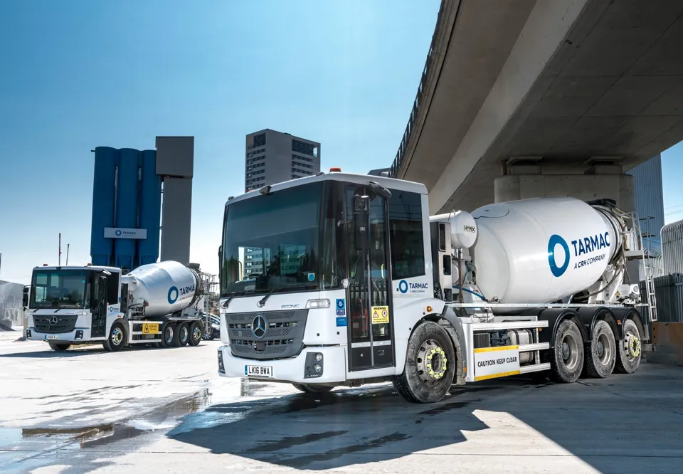 Tarmac has ordered 25 Mercedes-Benz Econic chassis-based concrete mixers and tippers.